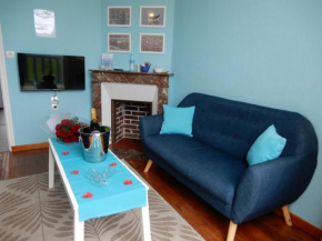 Villa des Bains de Mer avec balcon et vue, terrasse, 300 m plage, 2 chambres, velos fournis à Mers les Bains Le Treport, petit dejeuner en option